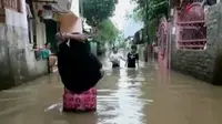 Banjir merendam ratusan pemukiman di Cipinang Melayu (Liputan 6 SCTV).