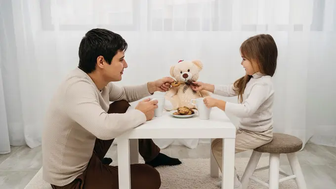 13 Gaya Parenting Kontroversial yang Dianggap Kuno tapi Kembali Dianggap Relevan