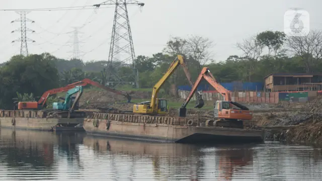 Cegah Pendangkalan, Aliran Kali Cikarang Bekasi Laut Dikeruk