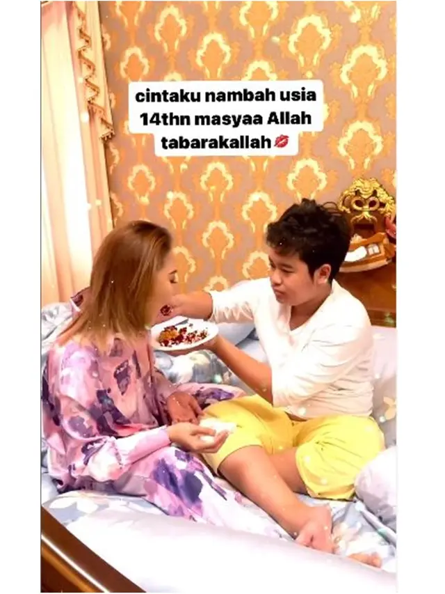 Jadi Keluarga Panutan, Ini 6 Potret Inul dan Adam Suseno Beri Anak Kejutan Ultah
