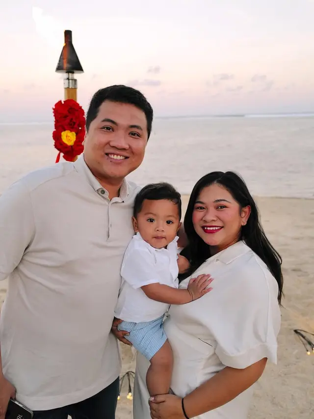 Galeri Foto Liana Saputri dengan Baju Putih