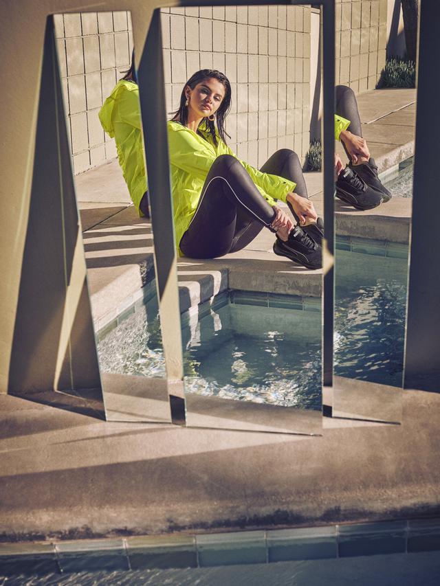  Sepatu  Olahraga Bergaya Street Style Pilihan Adriana Lima 