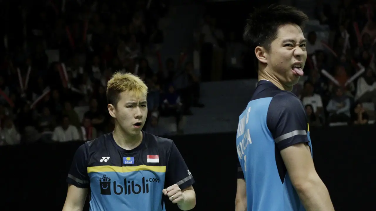 Ganda putra Indonesia, Kevin Sanjaya / Marcus Gideon, merayakan kemenangan atas ganda Jerman. (Bola.com/M. Iqbal Ichsan)