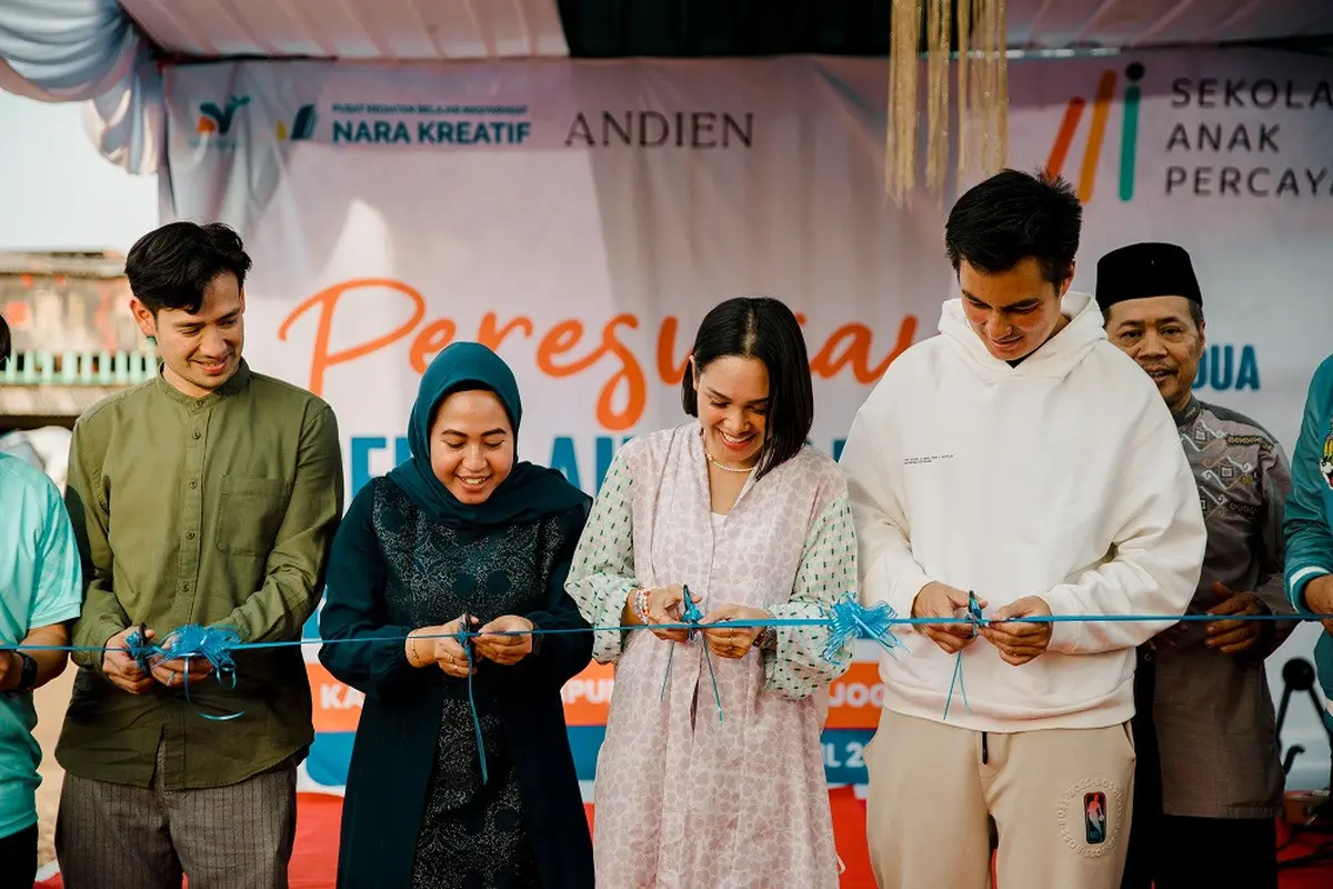 Andien meresmikan Sekolah Anak Percaya kedua di Kampung Pemulung Kelurahan Joglo, Jakarta Barat, Selasa (6/4/2023). (Foto: Dok Pribadi)