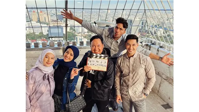 6 Potret Indah Permatasari Kembali Syuting Pasca Melahirkan, Sudah Langsing Lagi