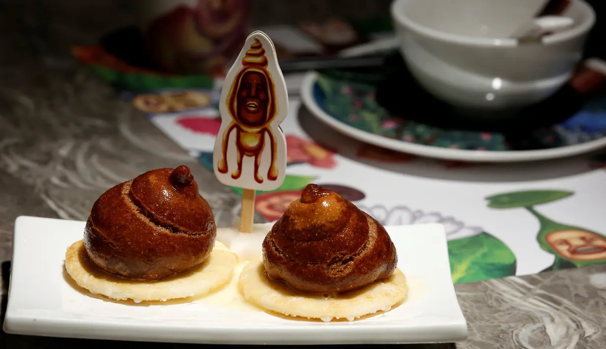 Roti gandum goreng yang bentuknya seperti cangkang keong di restoran Dim Sum Icon, Hong Kong , China, (25). Berbagai sajian makanan disini dihiasi dengan karakter wajah dan imut yang membuat kita tak tega memakannya. (REUTERS / Bobby Yip)