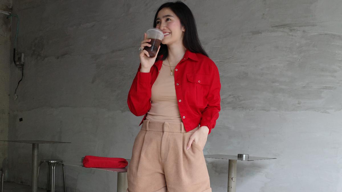 5 Inspirasi OOTD Imlek Anti-Mainstream Pakai Sneakers dari Febby Rastanty hingga Shandy Aulia