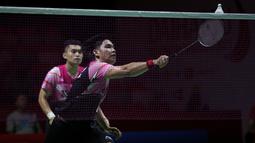 Pebulutangkis ganda putra Indonesia, Leo Rolly Carnando/Daniel Marthin bertanding melawan pebulutangkis ganda putra Jepang, China, Keiichiro Matsui/Yoshinori Takeuchi pada laga perempatfinal Indonesia Masters 2023 di Istora Senayan, Jakarta, Jumat (27/01/2023). Leo/Daniel menang dengan skor 21-13, 21-11. (Bola.com/Bagaskara Lazuardi)