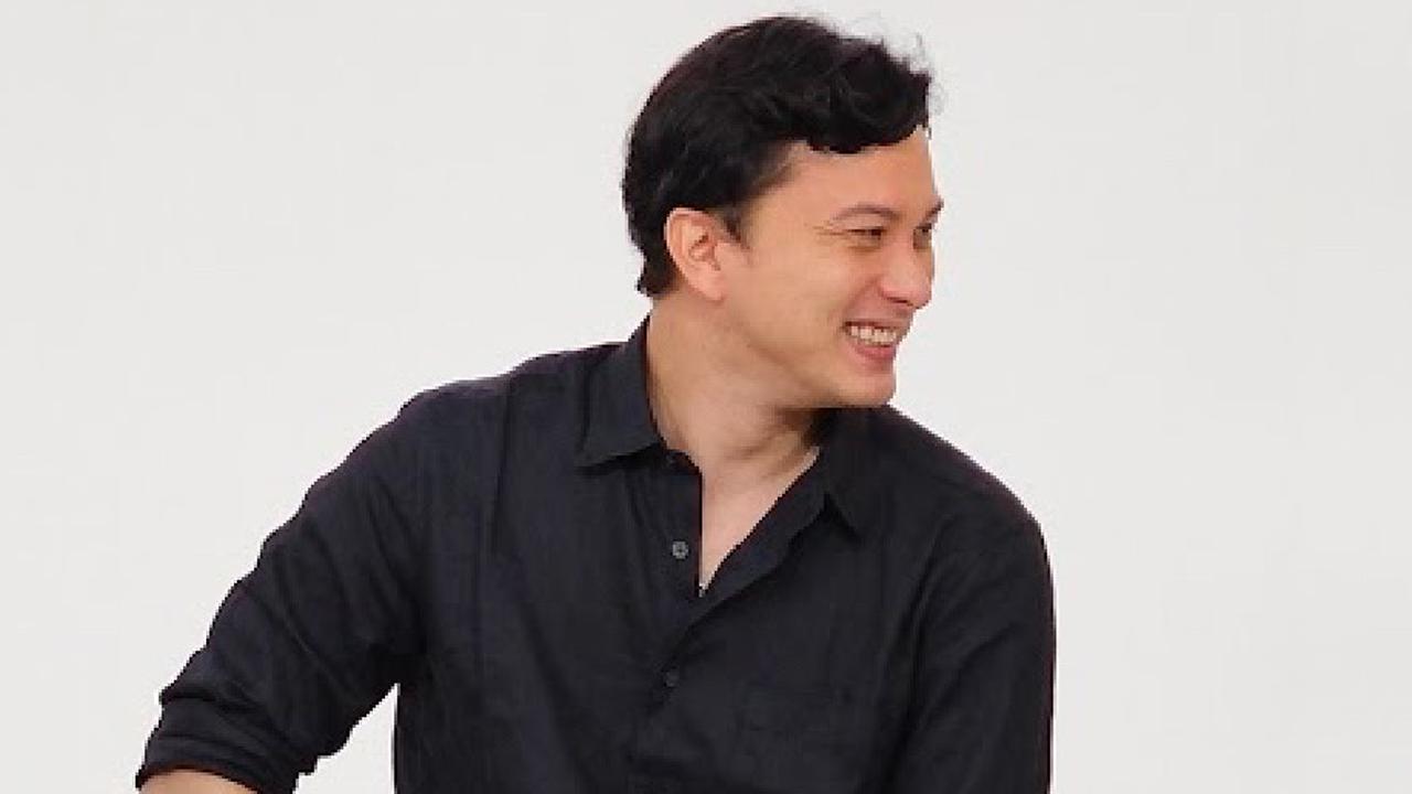 Nicholas Saputra berbagi gaya berpakaiannya yang minimalis