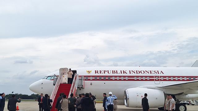 Presiden RI Prabowo Subianto saat hendak bertolak ke Kairo, Mesir, Selasa (17/12/2024).