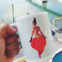 [bintang] 19 Merchandise Bertema Keluarga Kardashian Beredar di Online Shop