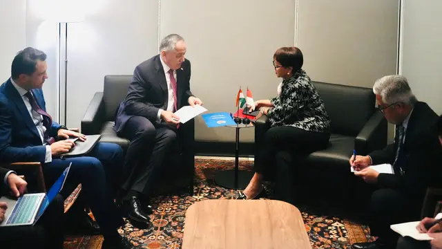 Pertemuan bilateral Menlu RI Retno Marsudi dengan Menlu Tajikistan Sirojiddin Muhriddin, di sela- sela Sidang Majelis Umum PBB ke-79 di New York, AS, Kamis (26/9/2024). (Dok. Kemlu RI)