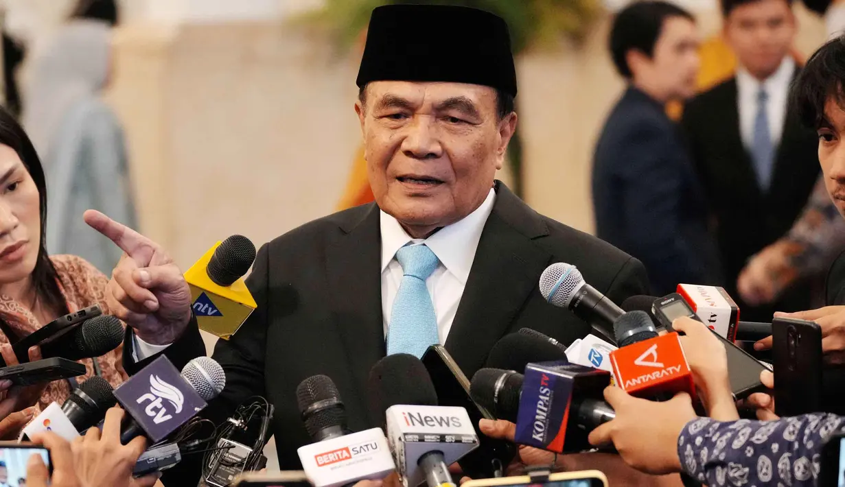 Djamari Chaniago merupakan purnawirawan jenderal TNI dengan latar belakang militer yang sangat kuat. Ia memiliki rekam jejak yang panjang, dengan pengalaman luas di bidang keamanan. (AP Photo/Achmad Ibrahim)