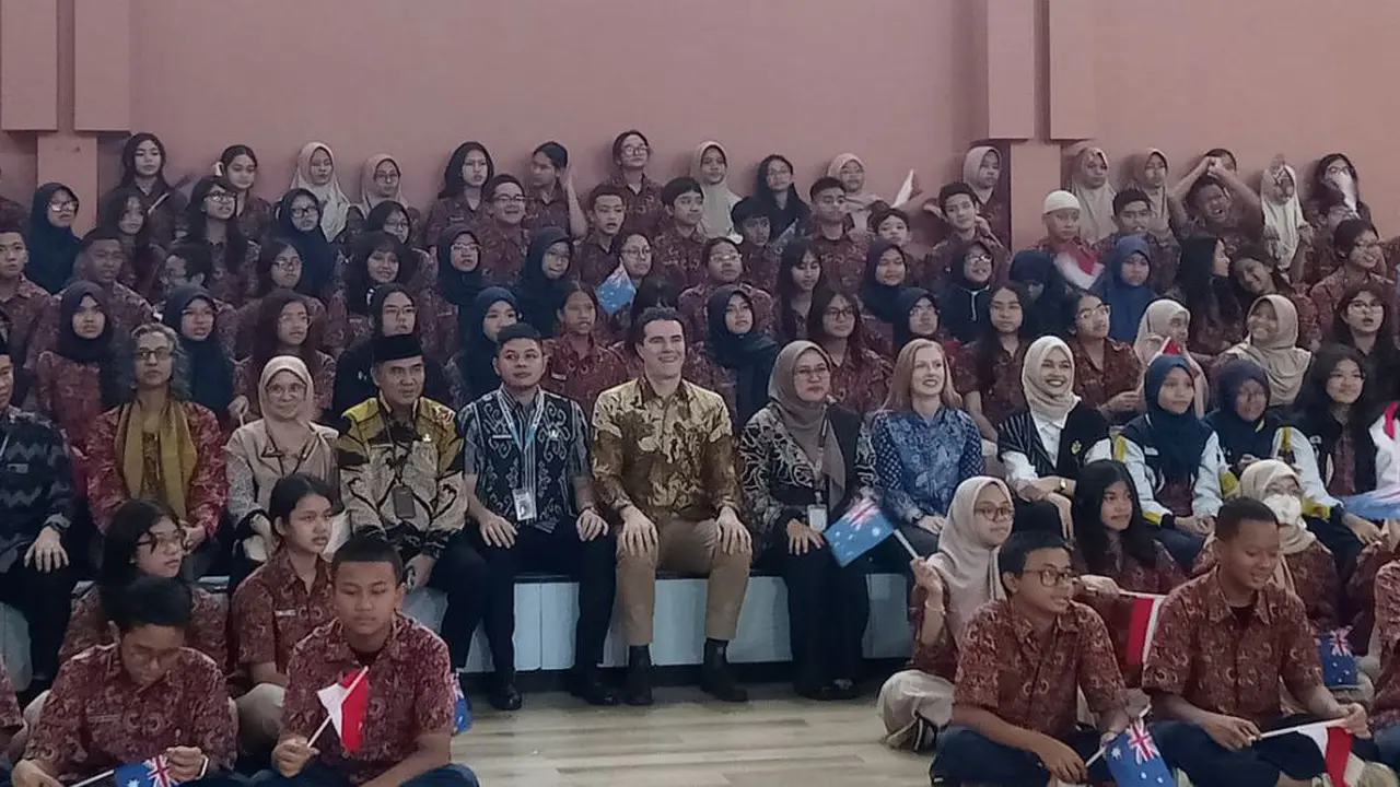 Foto bersama Anggota Parlemen Australia, Tim Watts.