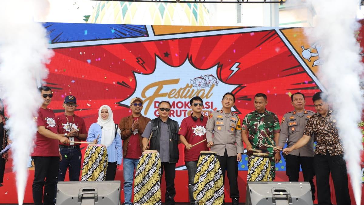 KPUD Garut Gelar Festival Demokrasi Garut 2024 untuk Optimalkan Partisipasi Pemilih Berita Viral Hari Ini Selasa 22 Oktober 2024