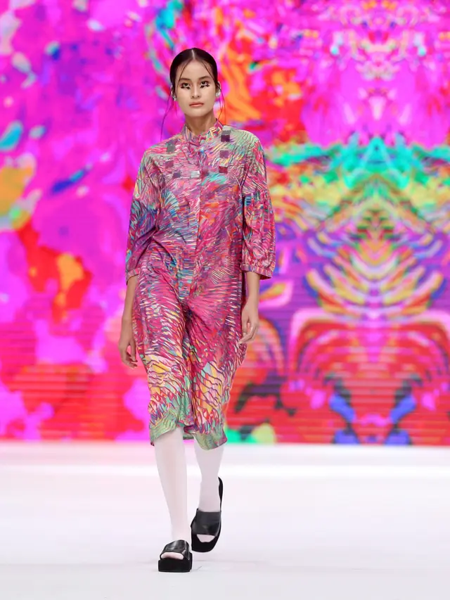 Makna Transisi dari Busana Print K.A.L.A Studio x Isha Hening di Jakarta Fashion Week 2023