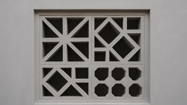 Lubang Angin Geometris Minimalis (Foto: Rizka Nur Laily via ChatGPT)