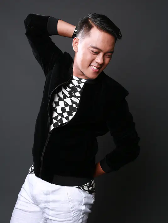 "Berkat Indosiar dan DA, banyak perubahan, terutama dari segi financial, itu harus diakui. Dulu nyanyi di Banyuwangi cuma Rp 75 ribu, sekarang Rp 75 ribu tapi nolnya tambah 3," ujar Danang, Senin (9/1/2017). (Foto Eksklusif/ Adrian Putra/Bintang.com)