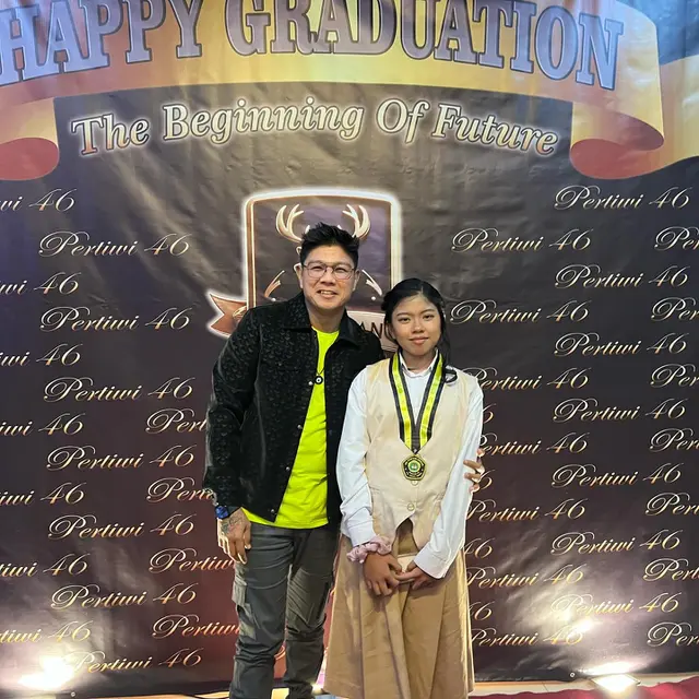 7 Momen Wisuda Anjani, Putri Andika Kangen Band yang Kini Sudah Lulus SMP