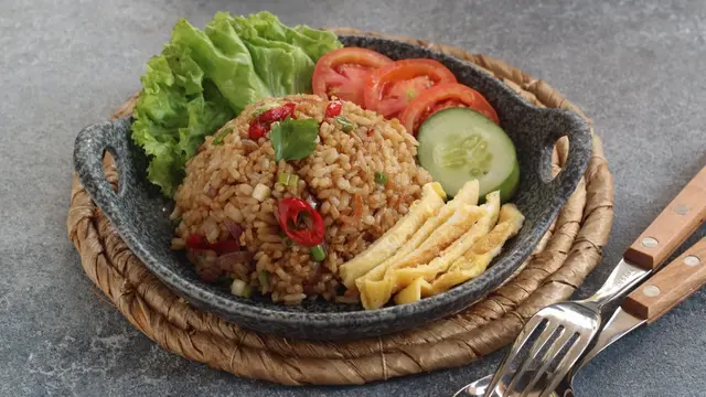 Terungkap! Ternyata Ini Rahasia di Balik Kelezatan Nasi Goreng Pedagang Kaki Lima