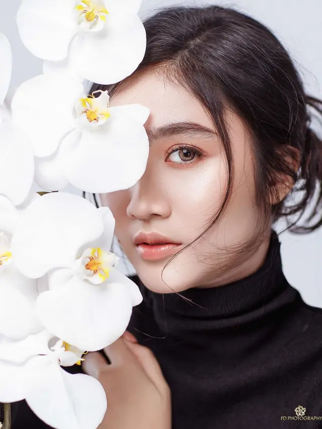 7 Gaya Pemotretan Terbaru Febby Rastanty, Tampil Memukau