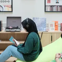 Rayakan me-time sederhana di hari kasih sayang untuk mencintai diri sendiri lebih dalam. (Sumber: Teh Cap Botol).