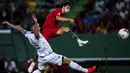 Gelandang Portugal, Joao Felix, melepaskan tendangan saat melawan Luksemburg pada laga Kualifikasi Piala Eropa 2020 di Stadion Jose Alvalade, Lisbon, Sabtu (11/10). Portugal menang 3-0 atas Luksemburg. (AFP/Carlos Costa)