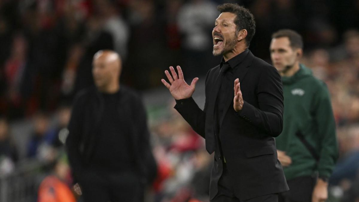 Diego Simeone Kena Hukuman Usai Ribut dengan Fan Liverpool di Liga Champions