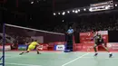 Tunggal putra Indonesia, Jonatan Christie, saat melawan tunggal India, Kidambi Srikanth, pada Indonesia Masters 2019 di Istora Senayan, Jakarta, Jumat (25/1). Jonatan lolos ke semifinal. (Bola.com/Yoppy Renato)