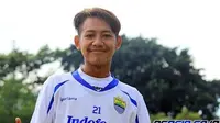Striker Persib Bandung U-17 Beckham Putra Nugraha tetap menjalani latihan ringan meski tengah menjalani liburan untuk menjaga performanya. (persib.co.id)