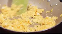 Scrambled egg. (dok. screenshot video Vidio.com @Kokiku TV)