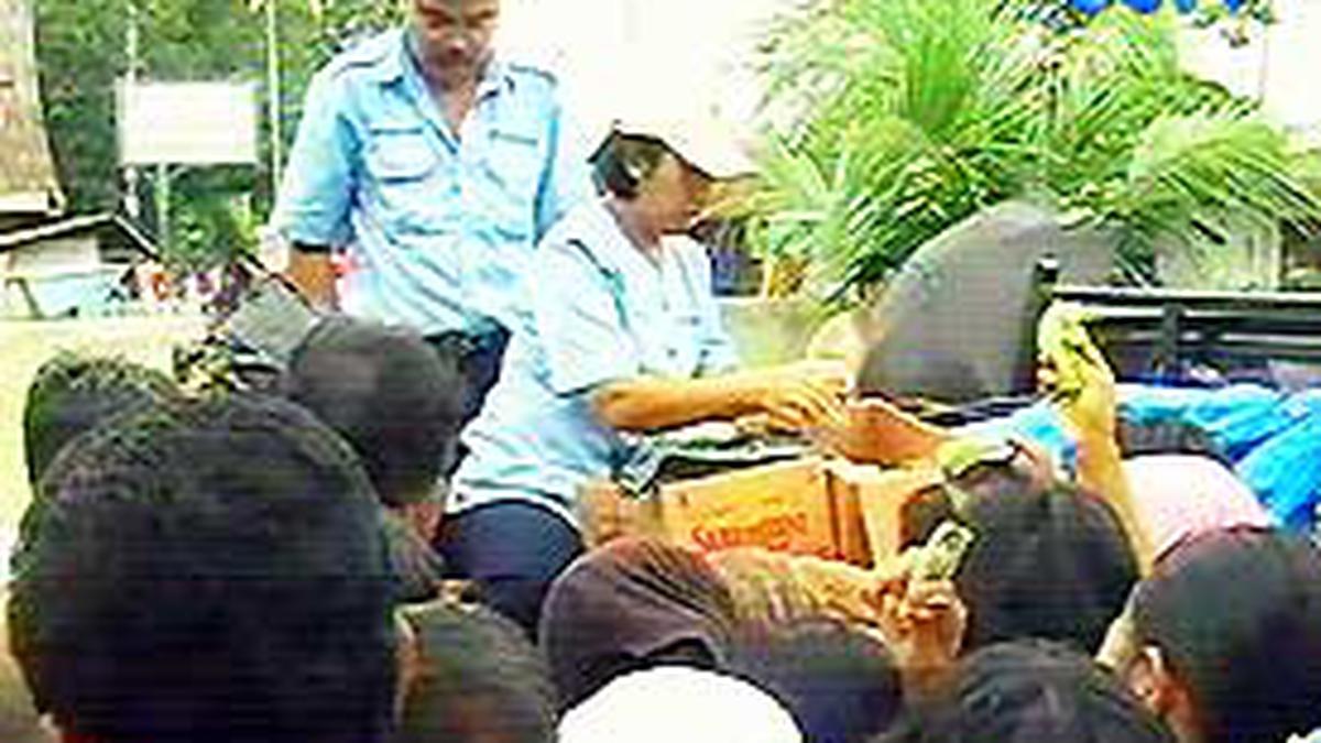 Operasi Minyak Goreng Murah di Padang Ricuh - News Liputan6.com