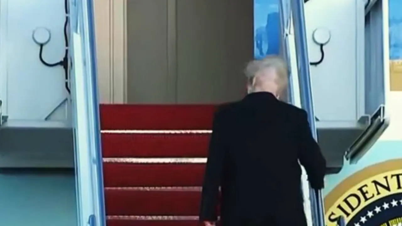 Video viral Donald Trump yang terlihat botak. (Screen Grab video)