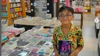 Viral Sosok Bocah 11 Tahun dari Trenggalek, DeLiang Sudah Terbitkan 40 Buku dalam Bahasa Inggris. foto: Instagram @ario_muhammad87
