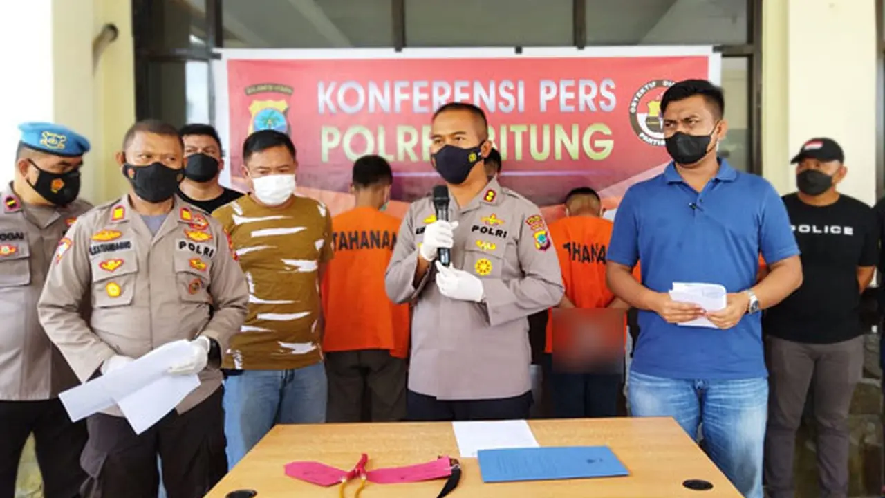 Polres Bitung menggelar jumpa pers mengungkap kasus pembunuhan.