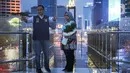 Gubernur DKI Jakarta Anies Baswedan didampingi istri Fery Farhati sebelum meresmikan Halte TransJakarta Bundaran HI, Jakarta, Sabtu (15/10/2022). "Pada hari ini Sabtu, 15 Oktober, Halte Transjakarta secara resmi dinyatakan digunakan," kata Anies Baswedan di lokasi, Sabtu, 15 Oktober 2022. (Liputan6.com/Faizal Fanani)