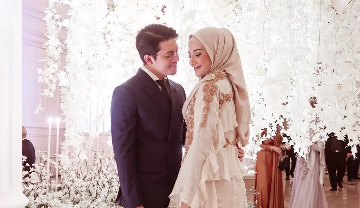 Pasangan ini juga selalu terlihat romantis dihadapan publik. Bahkan penampilan keduanya juga menjadi sorotan saat menghadiri sebuah acara. (Liputan6.com/IG/@zaskiasungkar15)