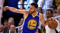 Stephen Curry memimpin Warriors menyapu bersih Jazz (AFP)