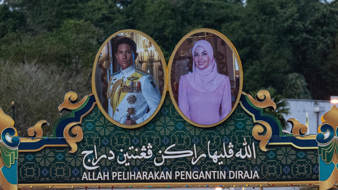 Pangeran Abdul Mateen dan Anisha Rosnah Resmi Bertunangan Jelang Akad Nikah, Bawa Seserahan Berisi Perhiasan hingga Pisau