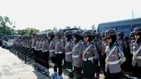 Aksi Polwan Cantik Bersepatu Roda Saat Wisata Lebaran di Bengkulu