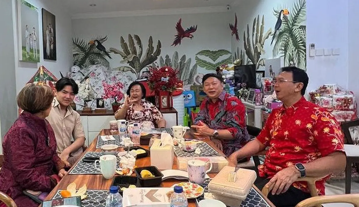 Tampak Ahok pun merayakan Imlek tahun ini bersama keluarga dan kerabatnya. [@harrybasukitjahajapurnama]