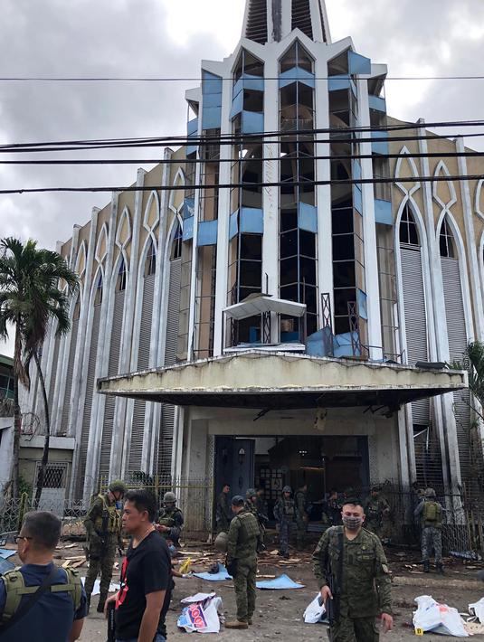 Susana pasca ledakan bom di Gereja Katolik Jolo, Filipina Selatan, Minggu (27/1). Sedikitnya 27 orang tewas dan 57 orang lainnya mengalami luka akibat dua bom meledak di dalam gereja dan tempat parkir. (Angkatan Bersenjata Filipina/HO/AFP)