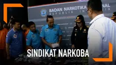 Badan Narkotika Nasional mengungkap jaringan narkoba internasional. Sepuluh tersangka ditangkap di wilayah sumatera, salah satunya tentara.