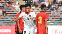 Selebrasi pemain Timnas Indonesia U-22, Muhammad Ramadhan Sananta,&nbsp;setelah mencetak gol ke gawang Timor Leste pada pertandingan ketiga Grup A SEA Games 2023 yang berlangsung di Olympic Stadium, Phnom Penh, Kamboja, Minggu (7/5/2023). (Bola.com/Abdul Aziz)