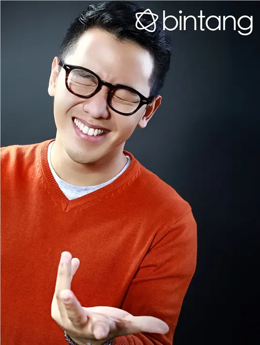 "Dan itu pertama kalinya saya make up macem-macem, sampai muka saya beda banget, langsung jerawatan juga. Cuma begitu jadi, gokil banget make up-nya. Walau cuma satu scene, tapi itu penting banget," kenang Ario. (Febio Hernanto/Bintang.com)