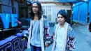 Istri komedian Aming, Evelyn Nada Anjani kini perlahan mengubah penampilannya. Semula, Evelyn hadir pertama kali dengan gaya tomboy dan tampak cuek. Sekarang ia sudah mulai senang berbulu mata dan tetap tak lupa soal momongan. (Adrian Putra/Bintang.com)