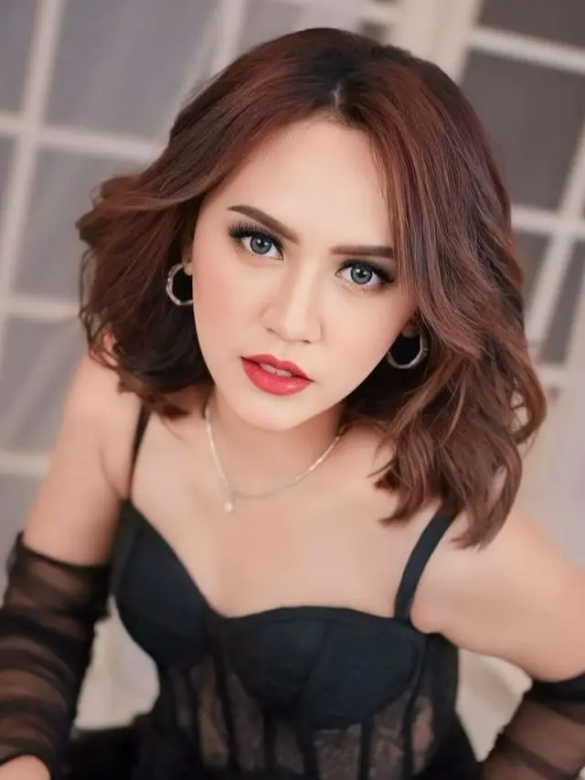 Happy Asmara di panggung (Instagram/happy_asmara77)