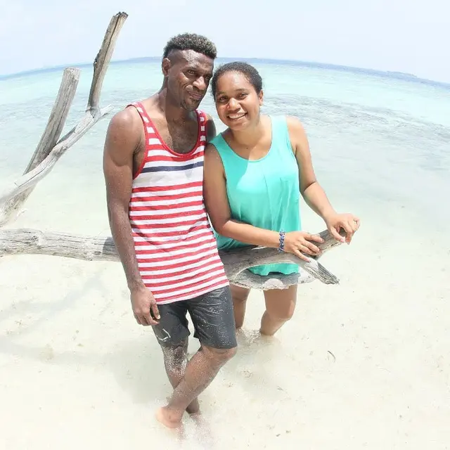 Jadi Duta PON XX Papua, Ini 6 Potret Kebersamaan Boaz Solossa dan Sang Istri