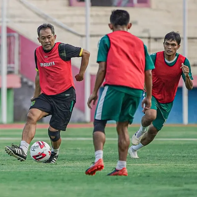 Diperpanjang Kontrak, Ini 5 Aksi Pelatih Aji Santoso saat Latihan Bareng Persebaya