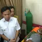 Walikota Bogor Bima Arya saat menengok jenazah Jajang. (Bima Firmansyah/Liputan6.com)